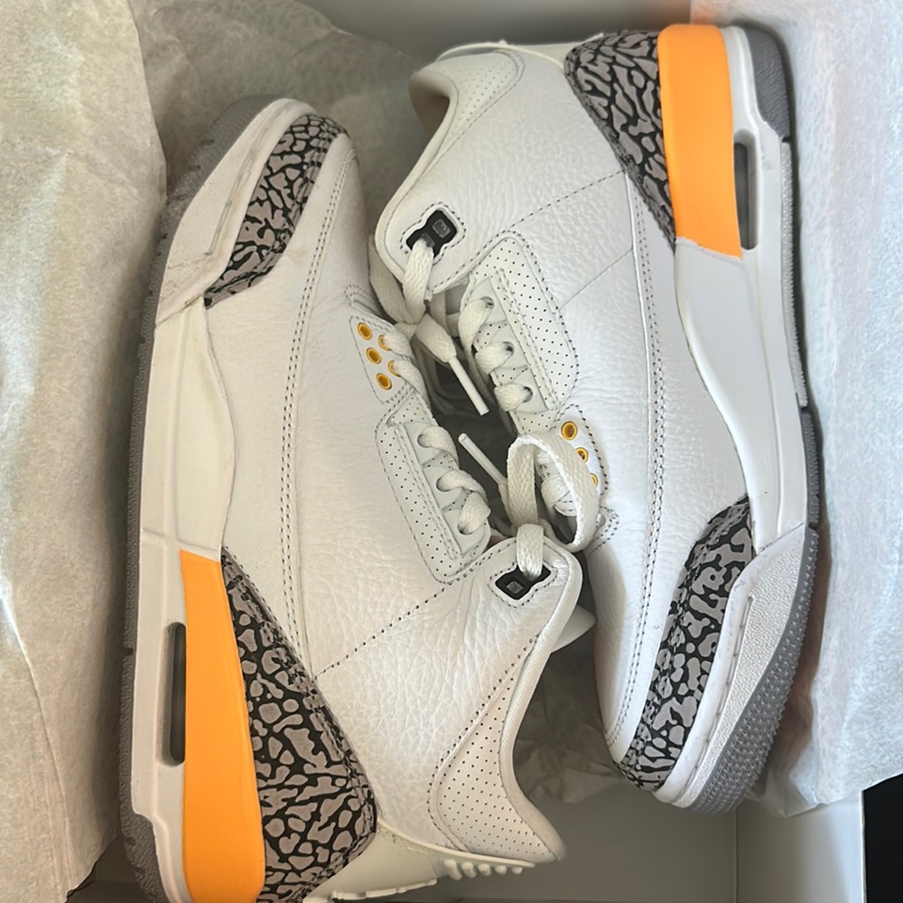 Air Jordan Retro 3 Women’s 7.5 White/Black/Orange